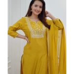 গাড়ারা থ্রি পিস এমব্রয়েডারির এর কাজ করা